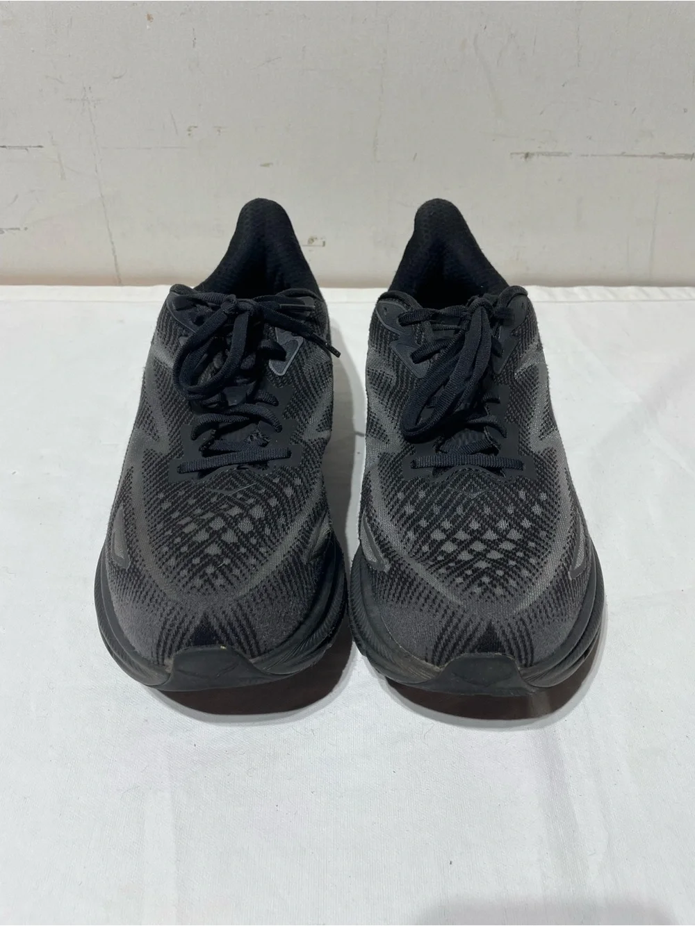 HOKA Clifton 9 Running Shoes Mens 9.5 2E Wide Triple Black 1132210 BBLC